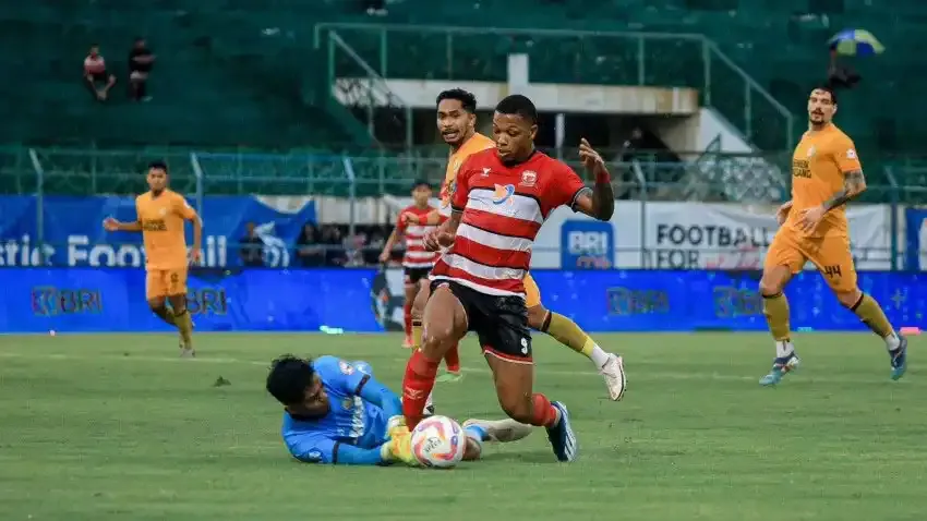 semen padang vs madura united — ID news
