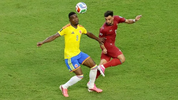 Soccer Football - FIFA World Cup 2026 - Group K - Colombia v Portugal - Miami Stadium, Miami Gardens, Florida, U.S. - June 27, 2026 Colombia's Jhon Cordoba in action with Portugal's Bruno Fernandes REUTERS/Amanda Perobelli