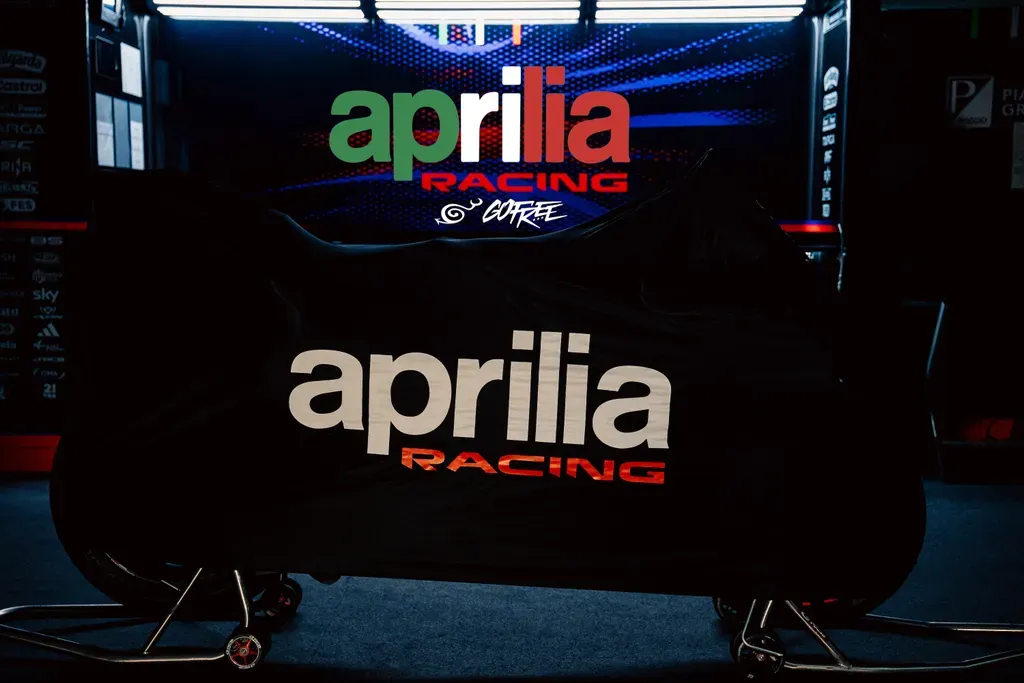 Aprilia resmi mengumumkan Francesco Bagnaia sebagai pebalap mereka untuk MotoGP musim 2027-2030, Kamis (25/6/2026). Bagnaia dan rekan setimnya Marco Bezzecchi mewujudkan misi Aprilia membentuk formasi All-Italian.