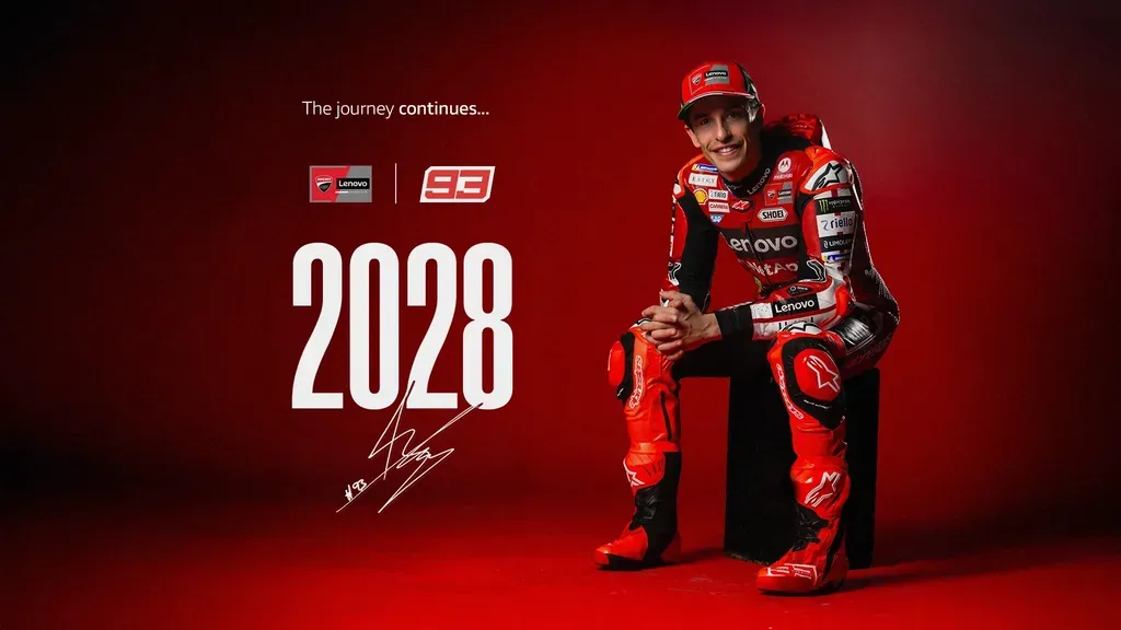 Marc Marquez menandatangani perpanjangan kontrak dua tahun dengan Ducati, Selasa (23/6/2026). Marquez akan satu tim dengan Pedro Acosta yang resmi diumumkan bergabung dengan tim pabrikan Ducati untuk MotoGP musim 2027 dan 2028, Rabu (24/6).
