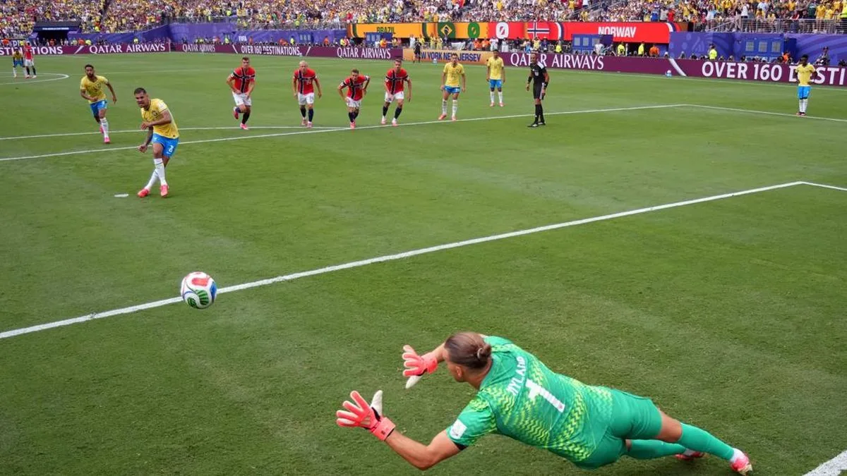 Aksi Heroik Kiper Norwegia, Tepis Penalti Brasil hingga Saves Vital