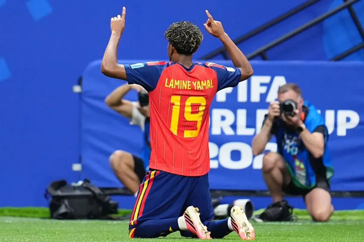 Belajar dari La Masia membangun sistem, bukan mencari bintang