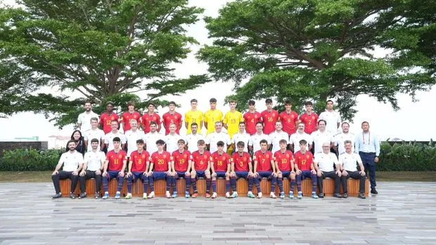 Pau Cubarsi menjadi kampiun Piala Dunia di usia muda. Naradamping Pau di Indonesia semasa membela Spanyol dalam Piala Dunia U-17 2023 ikut bangga dengannya.