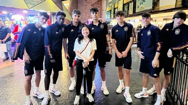 Timnas Spanyol U-17 bersama Liaison Officer (LO) tim di Solo saat gelaran Piala Dunia U-17 Indonesia 2023.