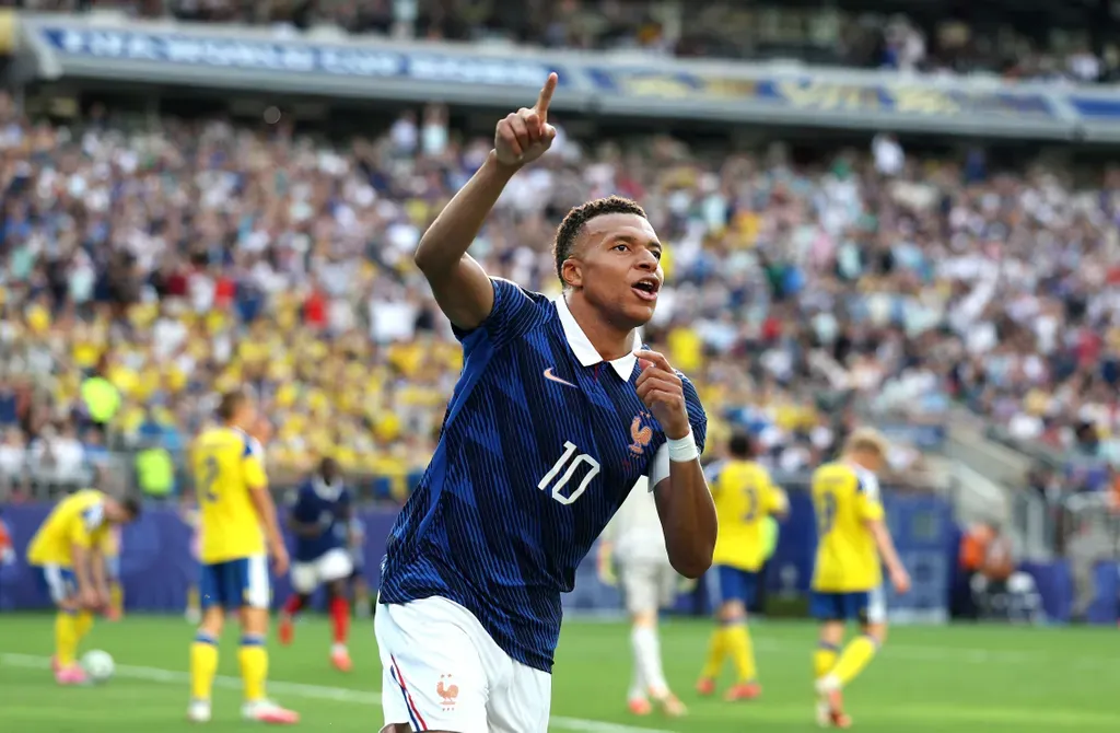 Penyerang Perancis Kylian Mbappe merayakan gol yang dicetaknya ke gawang Swedia pada laga 32 besar Piala Dunia 2026 di Stadion MetLife, New Jersey, Selasa (30/6/2026).