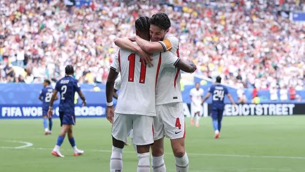 MIAMI GARDENS, FLORIDA - JULY 18: Declan Rice #4 of England celebrates with teammate Marcus Rashford #11 after scoring his team's first goal during the FIFA World Cup 2026 Bronze Final between France and England at Miami Stadium on July 18, 2026 in Miami Gardens, Florida. (Photo by Buda Mendes/Getty Images)