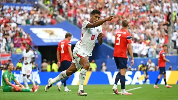 MIAMI GARDENS, FLORIDA - JULY 11: Jude Bellingham #10 of England celebrates scoring his team's first goal during the FIFA World Cup 2026 Quarter Final match between Norway and England at Miami Stadium on July 11, 2026 in Miami Gardens, Florida. (Photo by Hannah Peters - FIFA/FIFA via Getty Images)