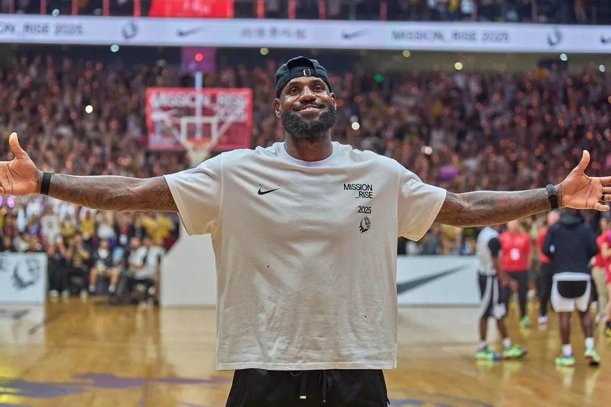 LeBron James gabung Philadelphia 76ers dalam kontrak dua tahun