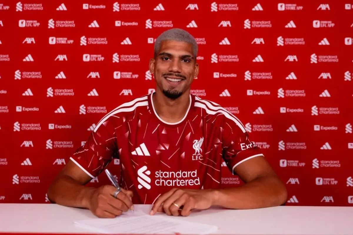 Liverpool pinjam bek Uruguay Ronald Araujo dari Barcelona
